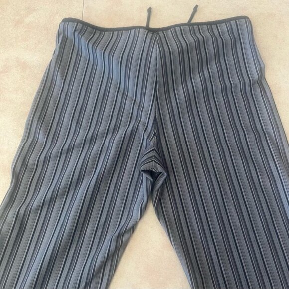 Nike Striped Stretch Pull On Capris - Picture 5 of 10